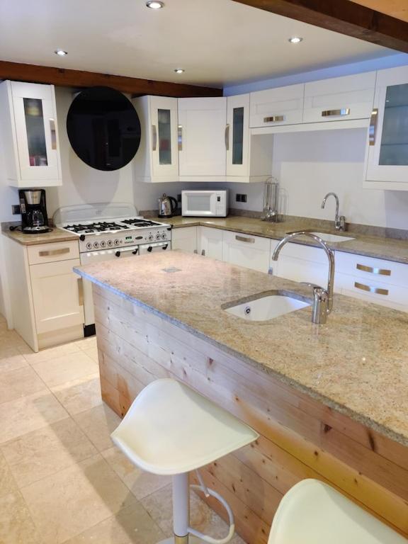 Spacious Ski Chalet In Traditional French Village, Sleeps 8, Four Star With Fibre Broadband Abondance Exterior foto